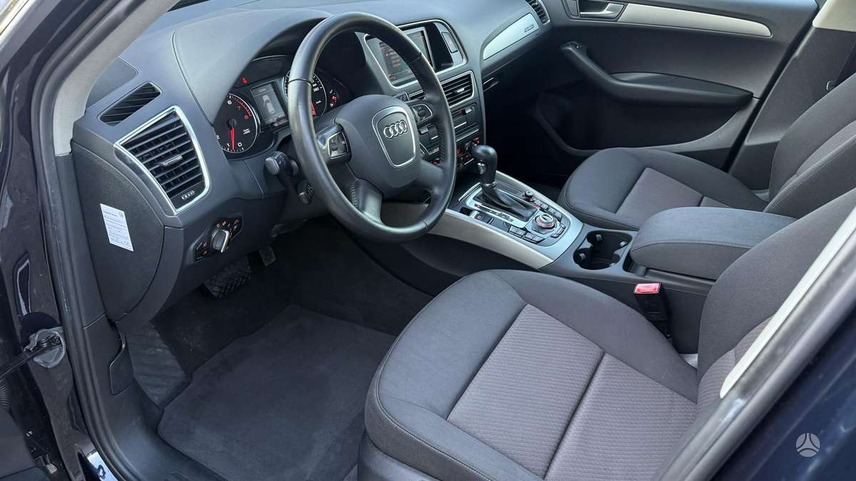 Audi Q5, 2.0 l., off-road / crossover