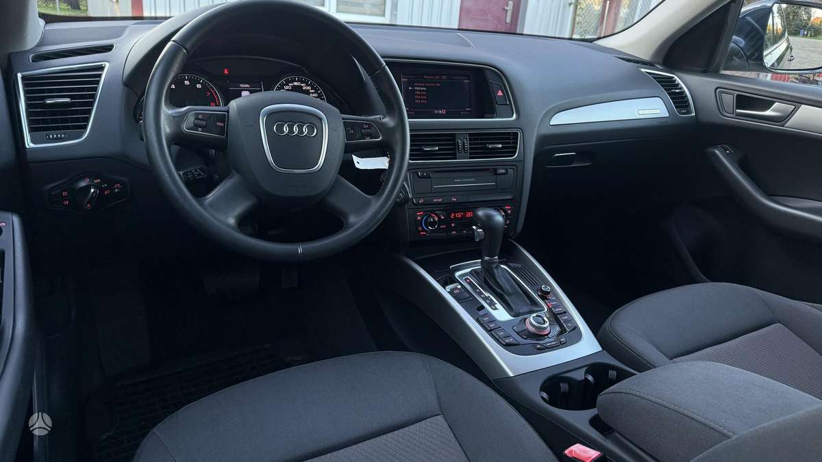 Audi Q5, 2.0 l., off-road / crossover