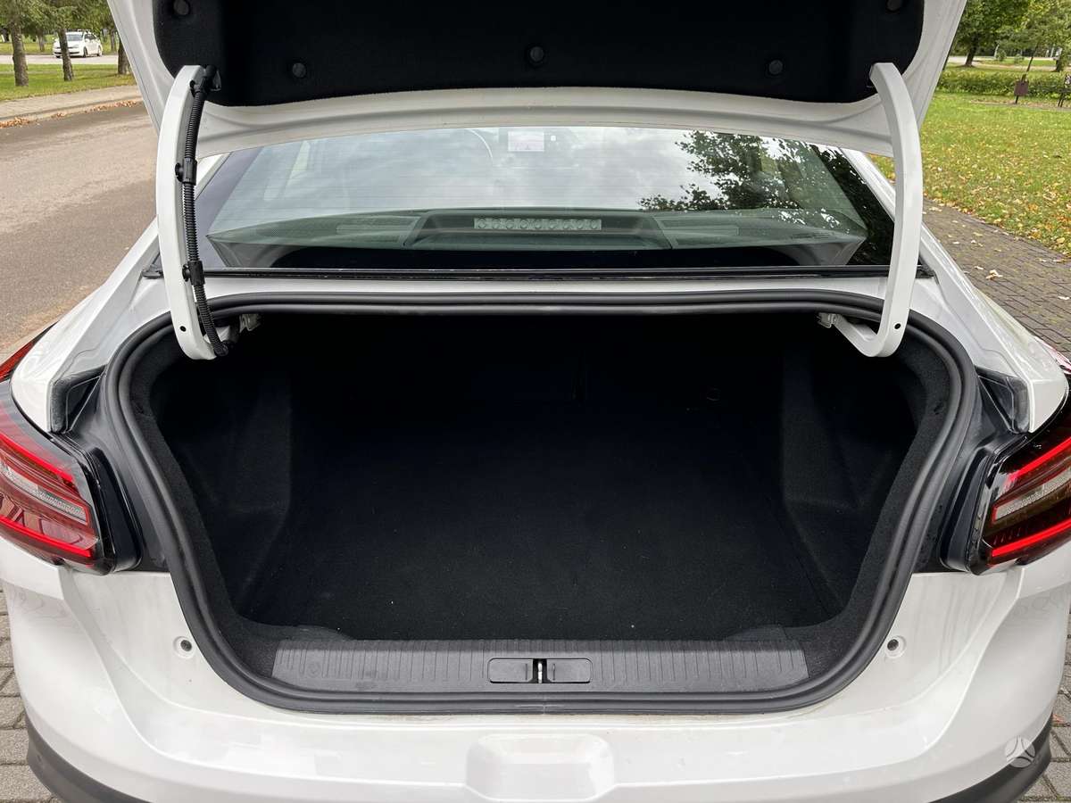 Citroen C4, 1.5 l., hatchback