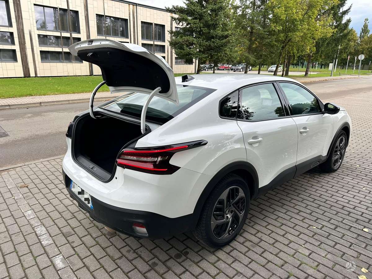 Citroen C4, 1.5 l., hatchback