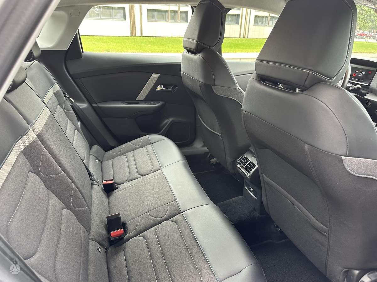 Citroen C4, 1.5 l., hatchback