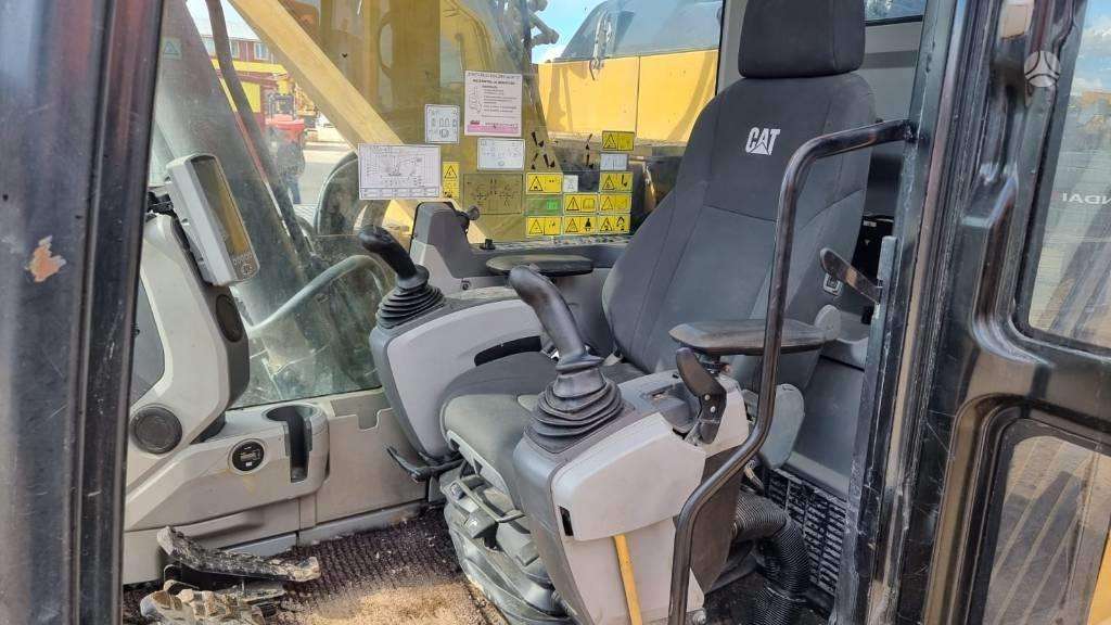 Caterpillar 320 E, ekskavatoriai