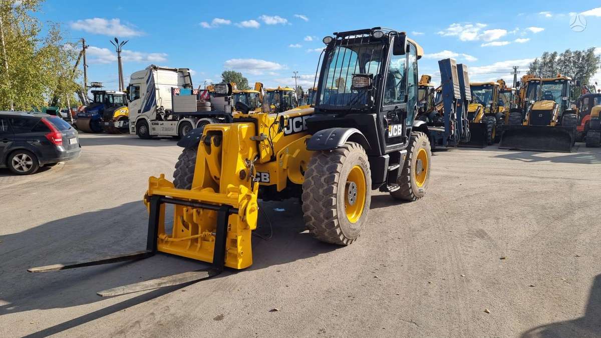 JCB 560-80, телескопическиe погрузчики