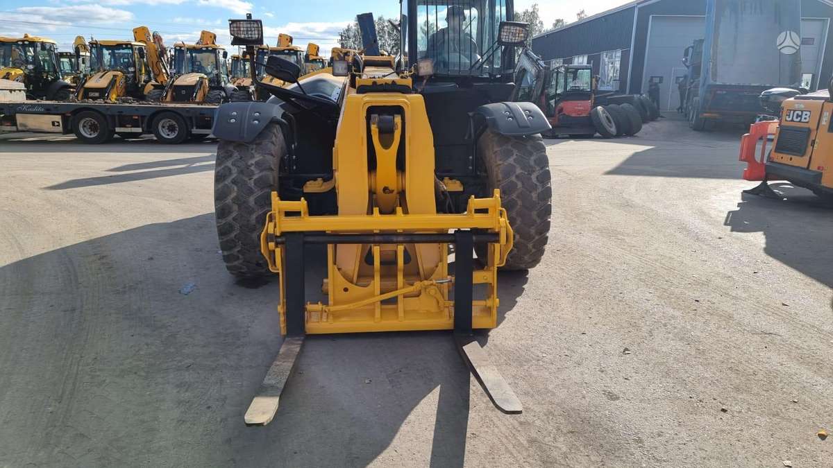 JCB 560-80, телескопическиe погрузчики