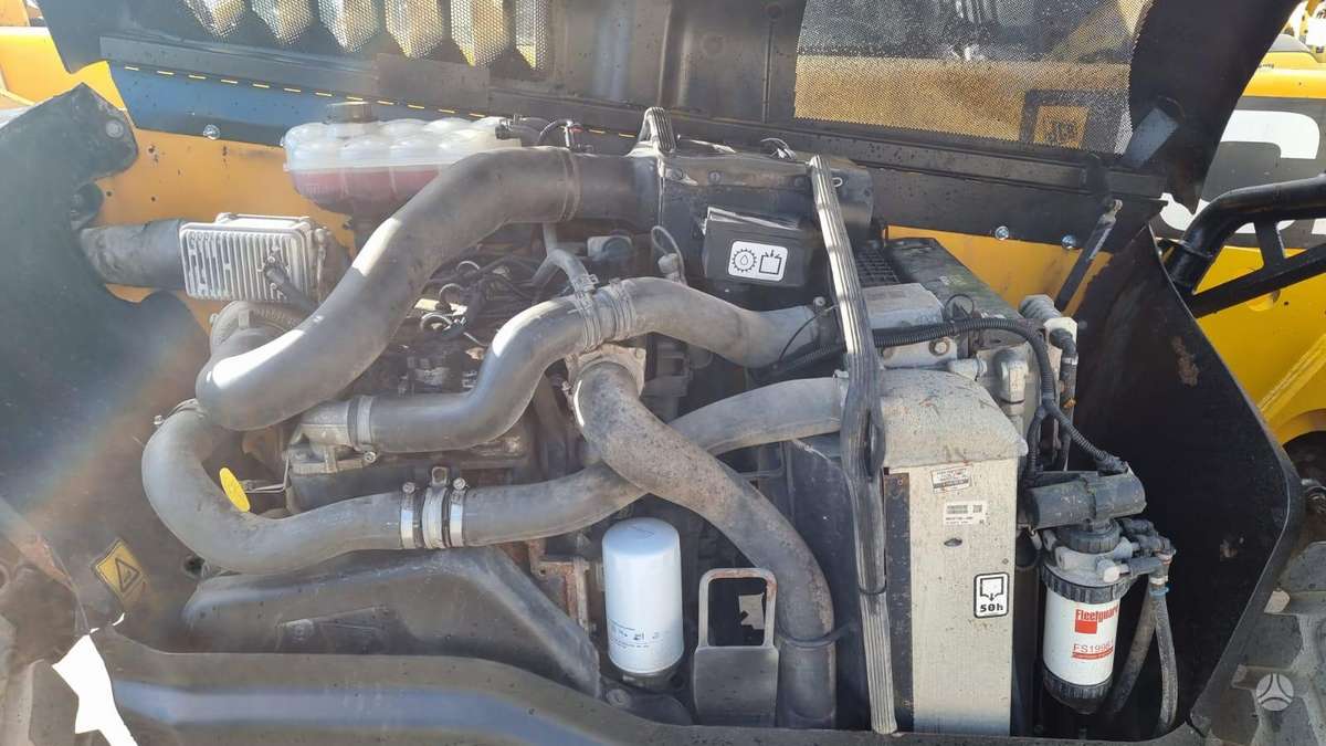 JCB 560-80, телескопическиe погрузчики