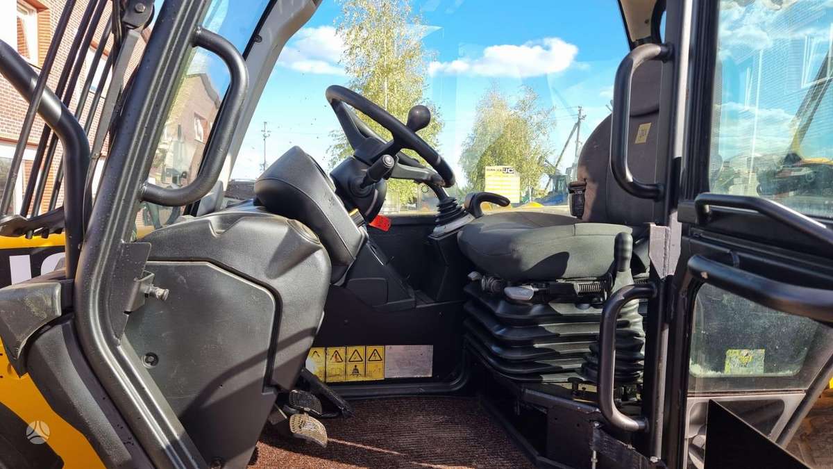 JCB 560-80, телескопическиe погрузчики
