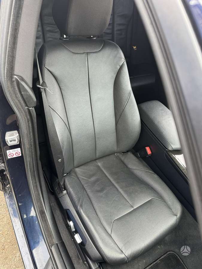 BMW 320 Gran Turismo seats