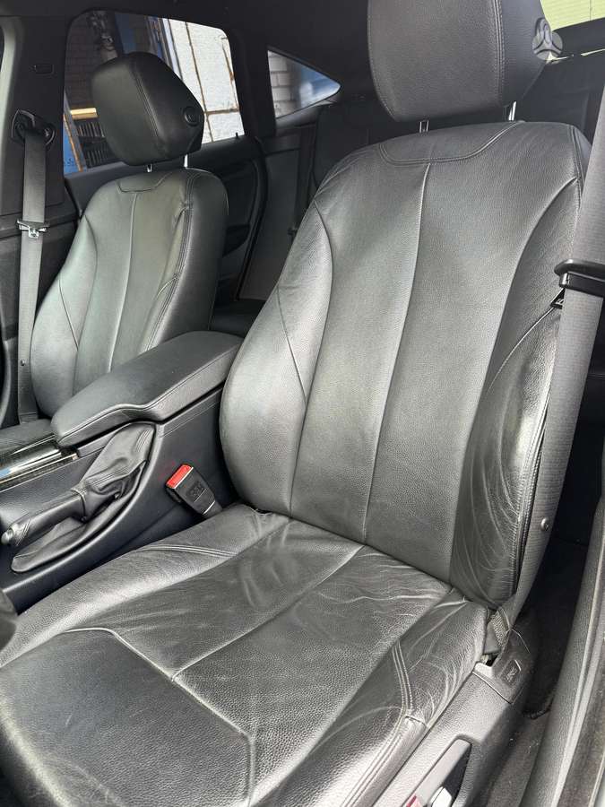 BMW 320 Gran Turismo seats
