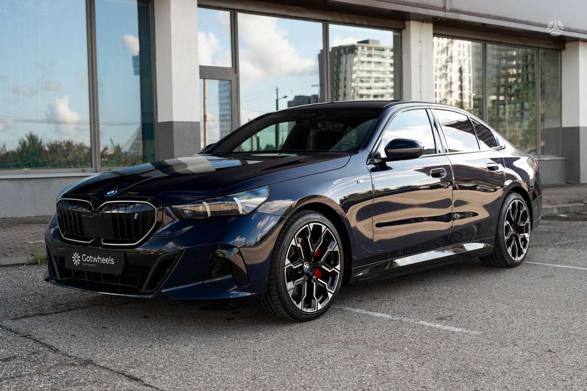 BMW i5, 84 кВт·ч, Седан
