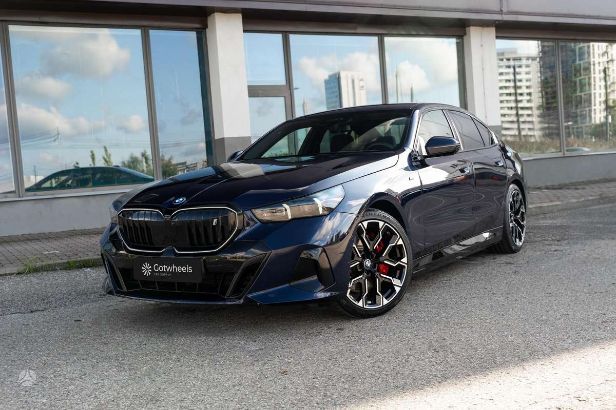 BMW i5, 84 кВт·ч, Седан