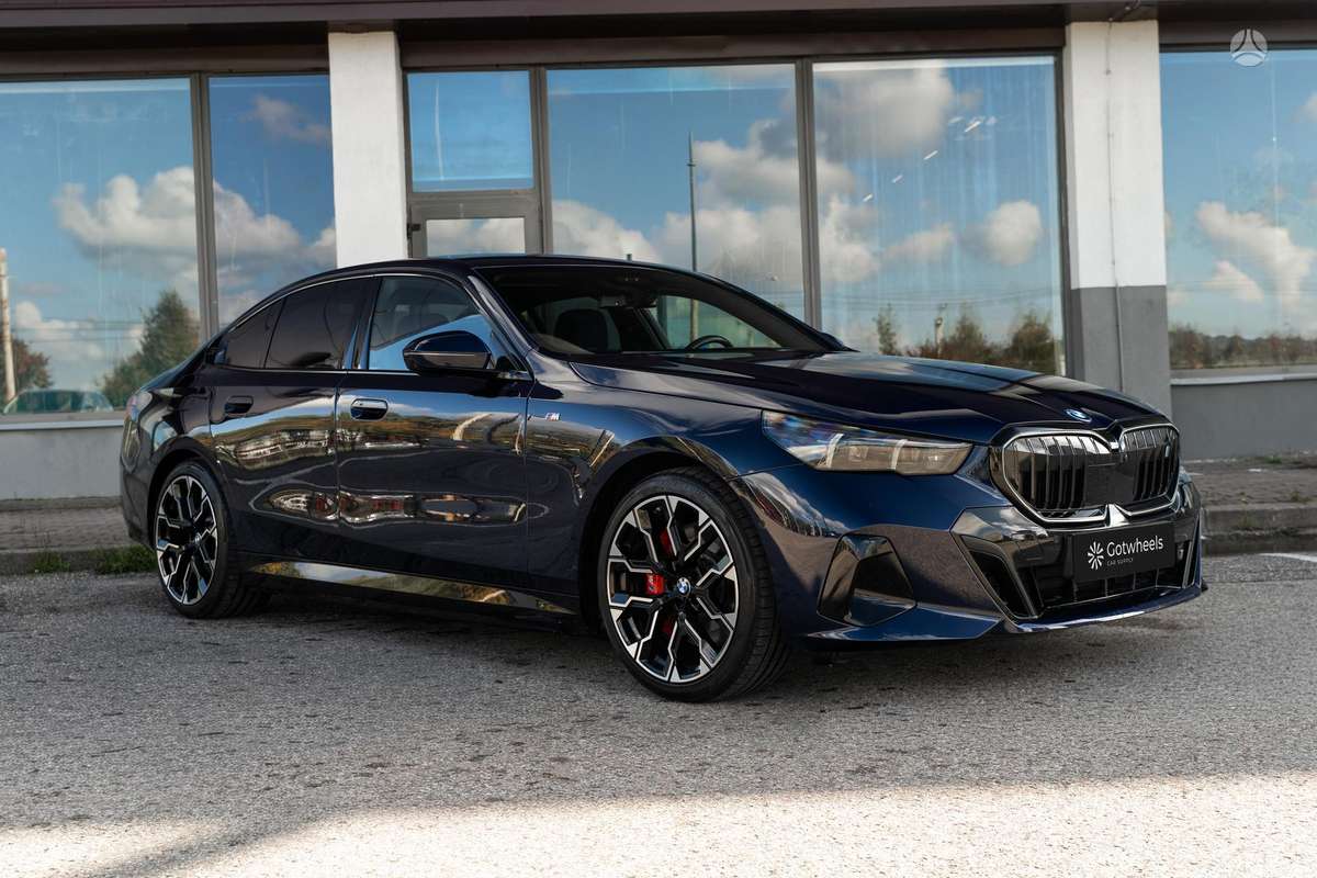 BMW i5, 84 кВт·ч, Седан