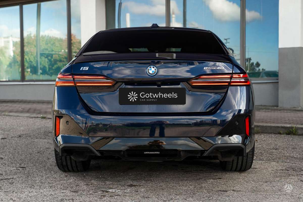 BMW i5, 84 кВт·ч, Седан