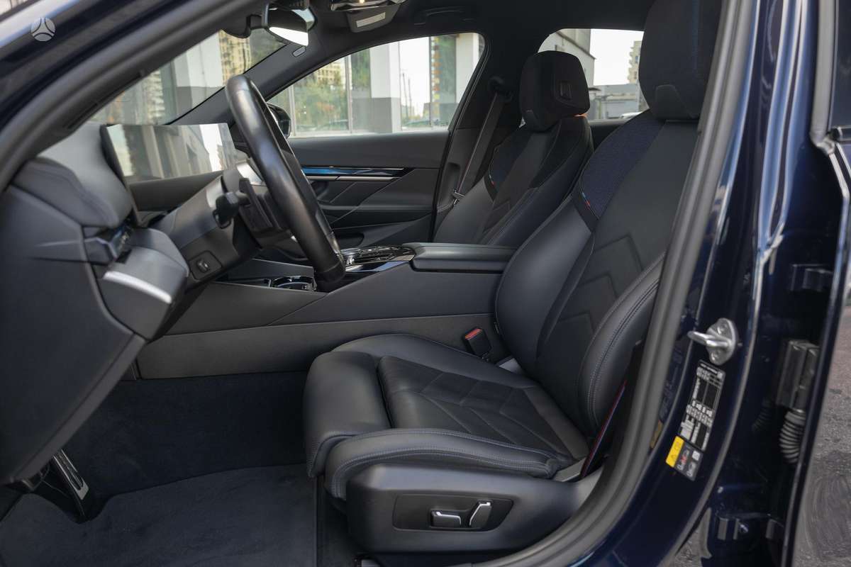 BMW i5, 84 кВт·ч, Седан