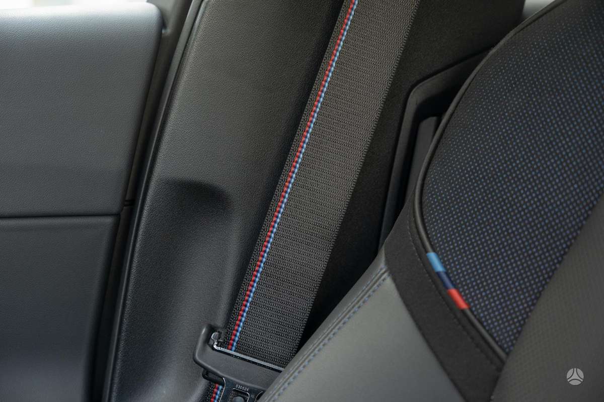BMW i5, 84 кВт·ч, Седан