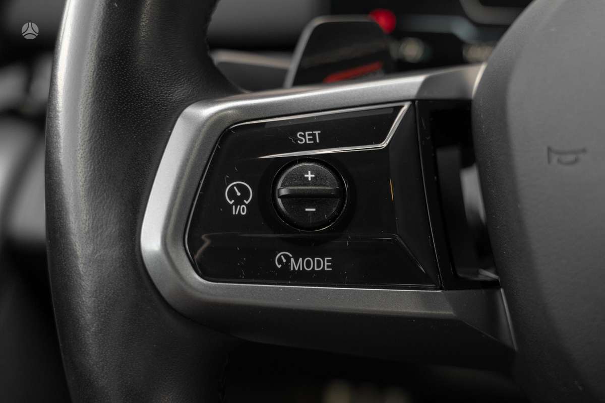 BMW i5, 84 кВт·ч, Седан