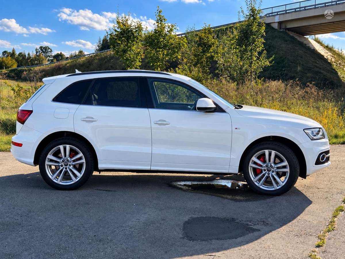 Audi Q5, 3.0 l., off-road / crossover