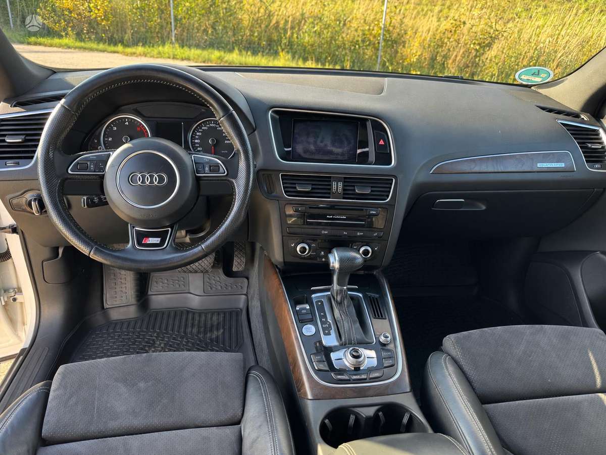 Audi Q5, 3.0 l., off-road / crossover