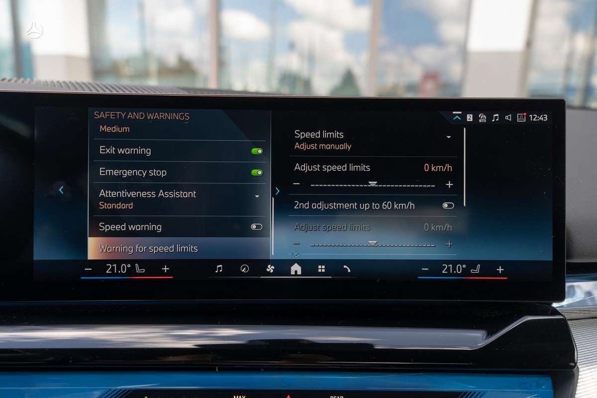 BMW i5, 84 кВт·ч, Седан