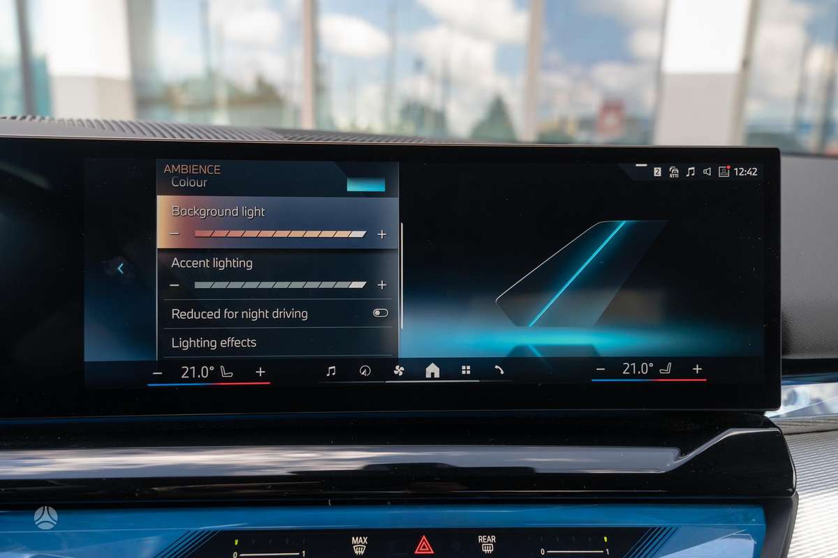 BMW i5, 84 кВт·ч, Седан