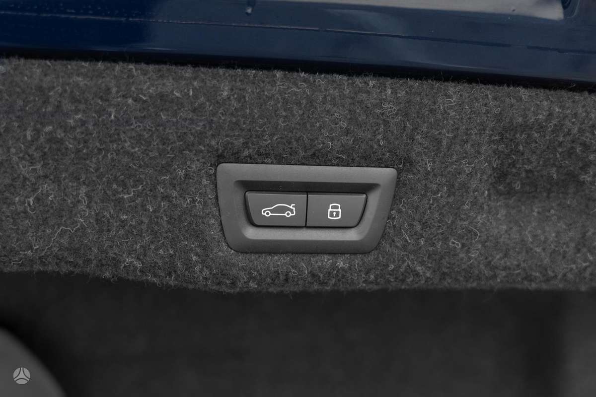 BMW i5, 84 кВт·ч, Седан