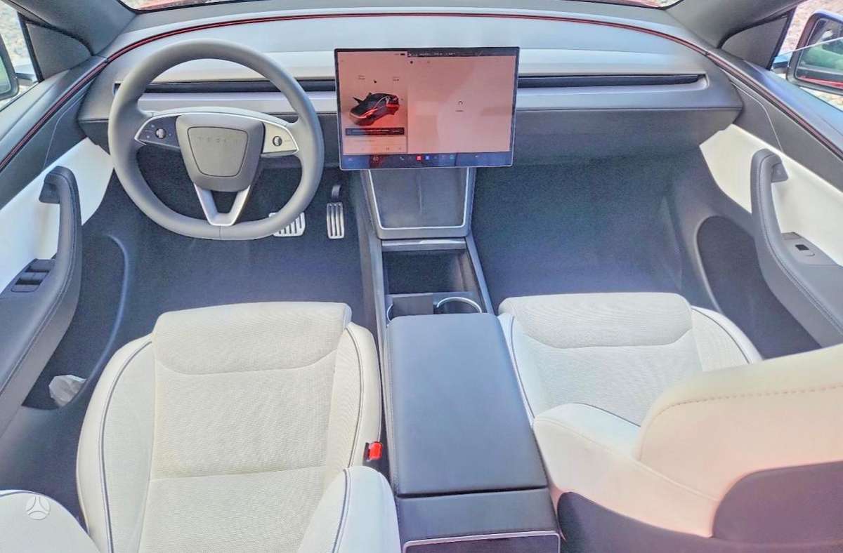 Tesla Model Y, Внедорожник / Кроссовер