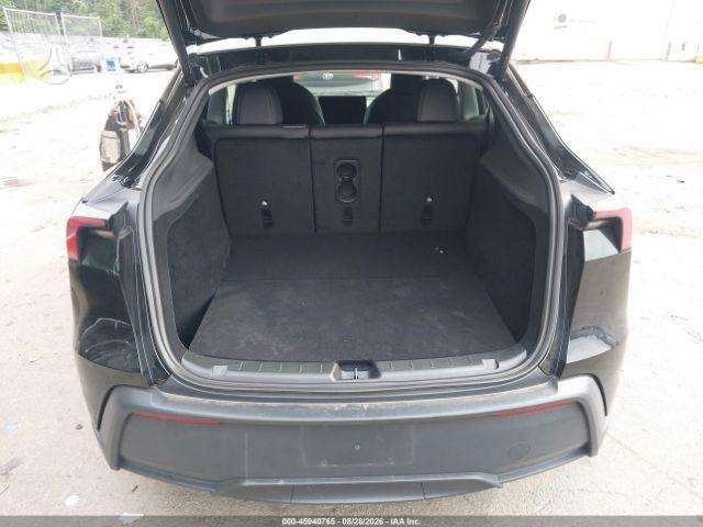 Tesla Model Y, visureigis / krosoveris