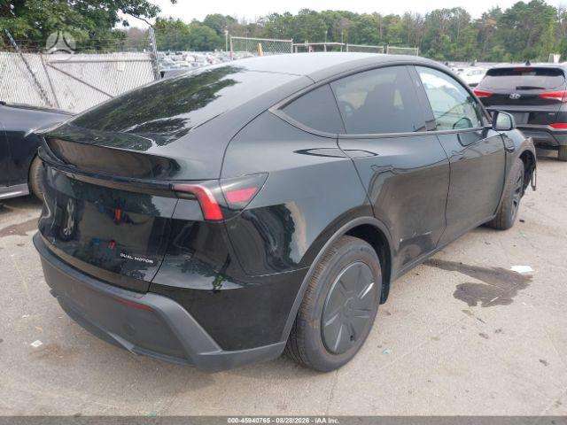 Tesla Model Y, visureigis / krosoveris