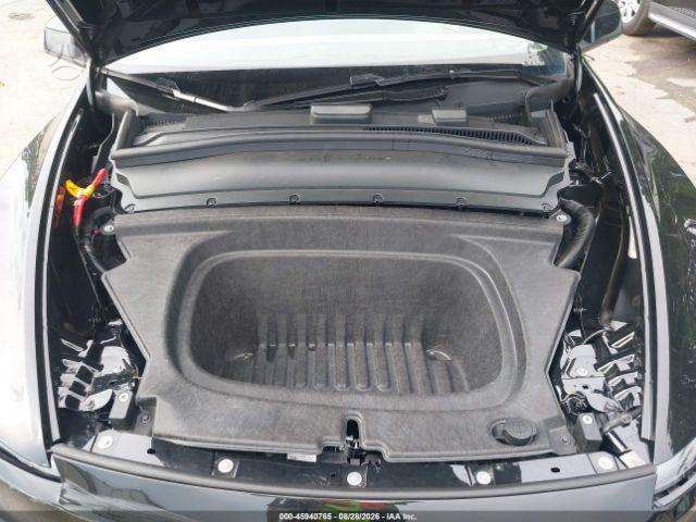 Tesla Model Y, visureigis / krosoveris
