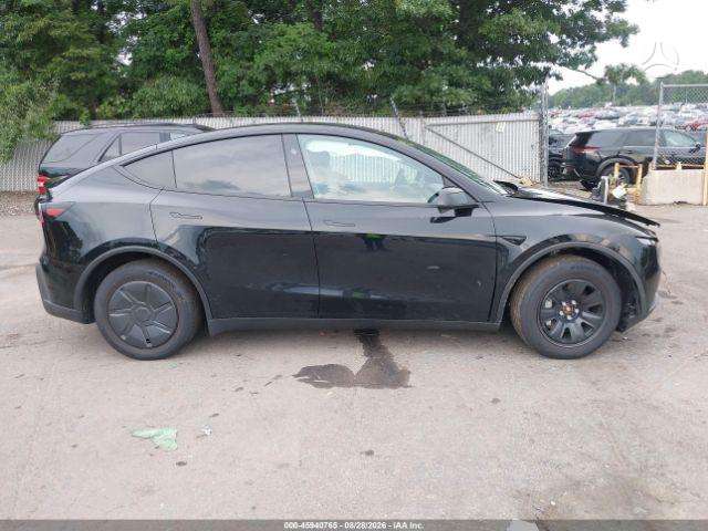 Tesla Model Y, visureigis / krosoveris