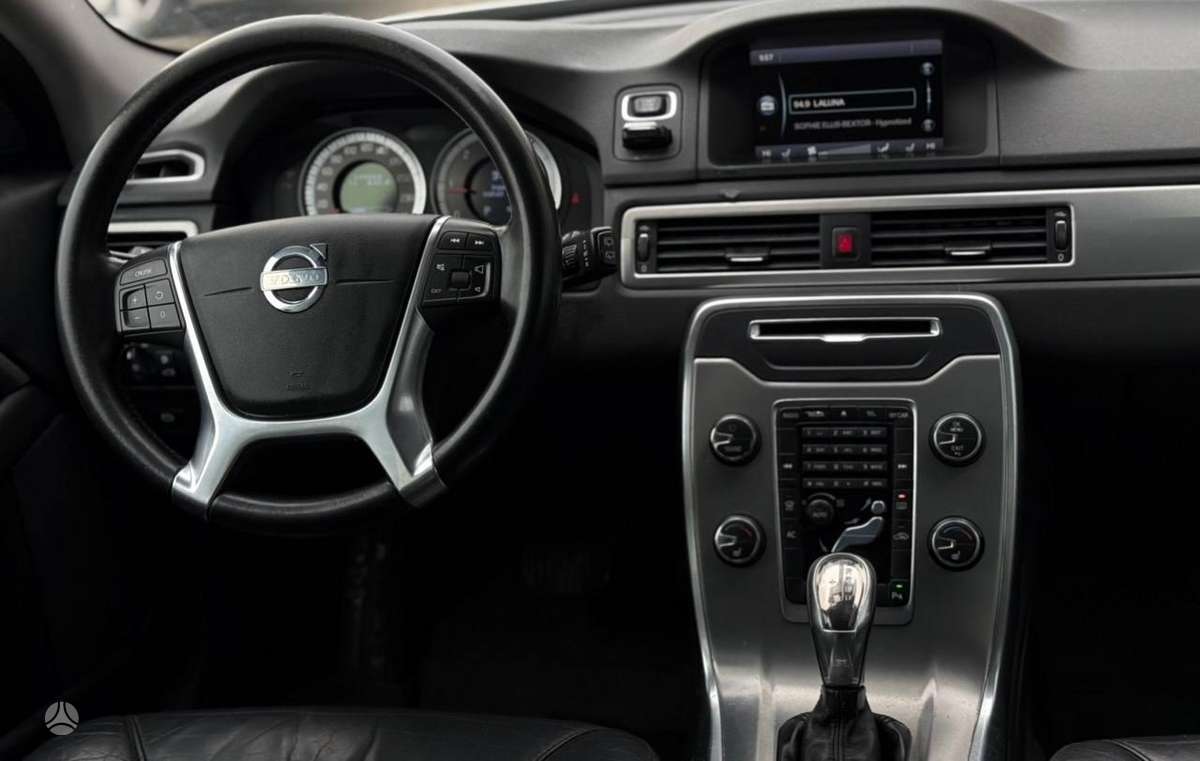 Volvo V70, Универсал