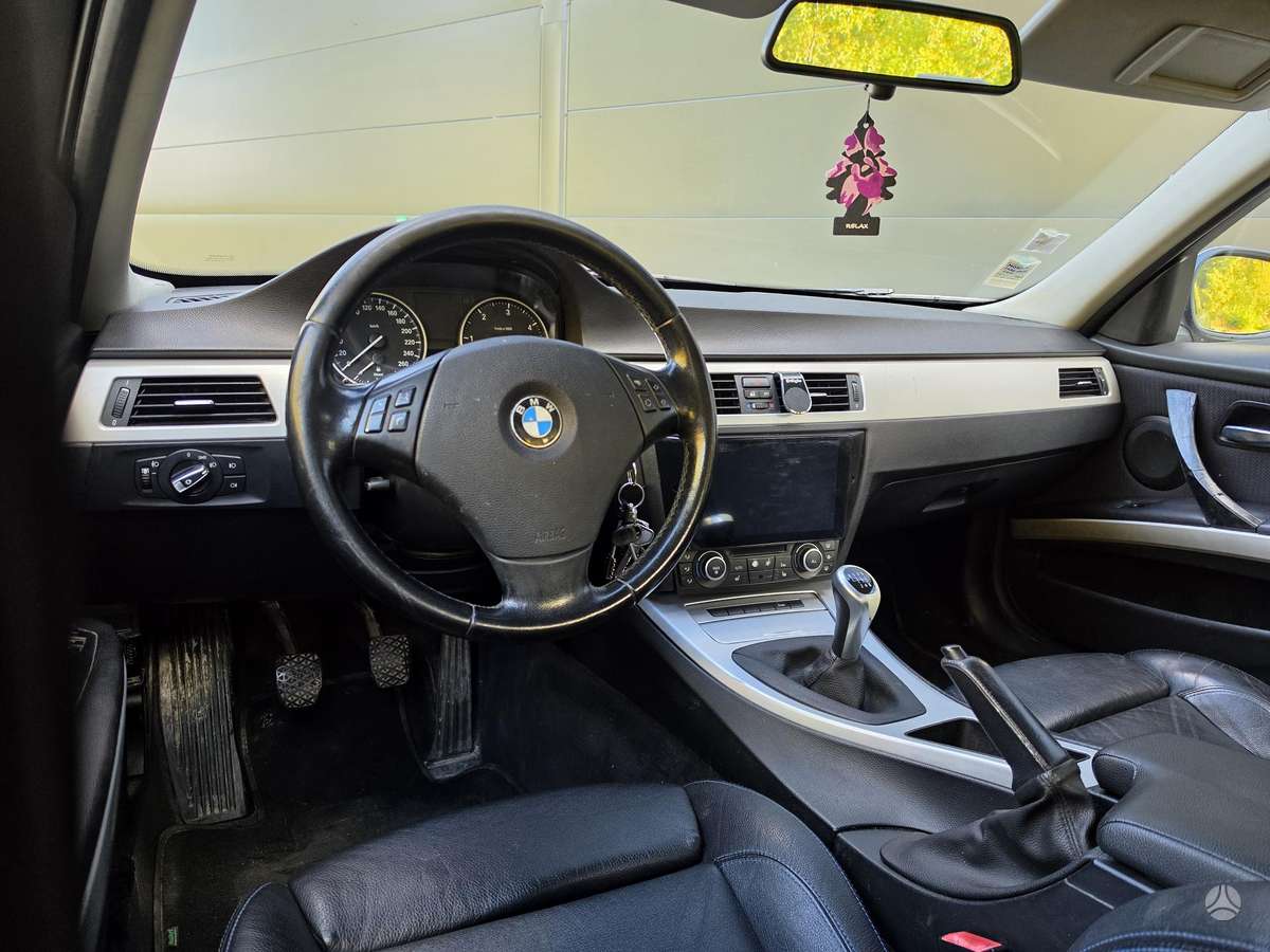 BMW 318, 2.0 l., Седан