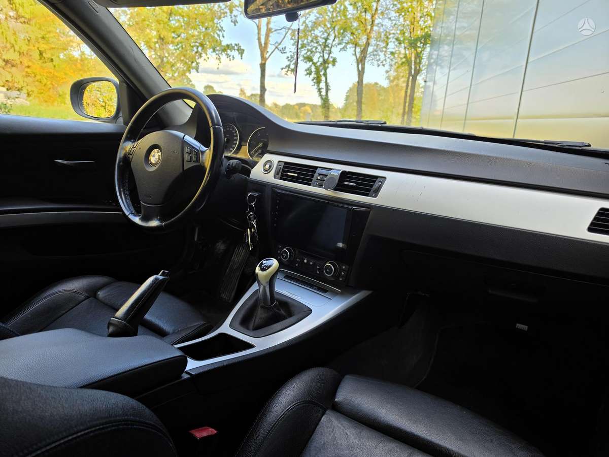 BMW 318, 2.0 l., Седан