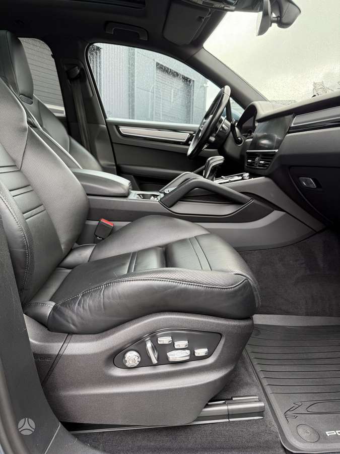 Porsche Cayenne, 2.9 l., off-road / crossover
