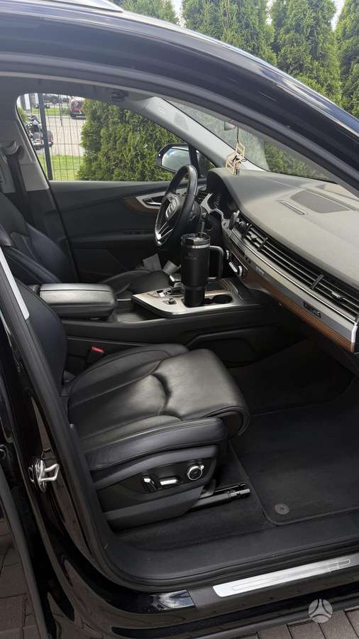 Audi Q7, 3.0 l., off-road / crossover