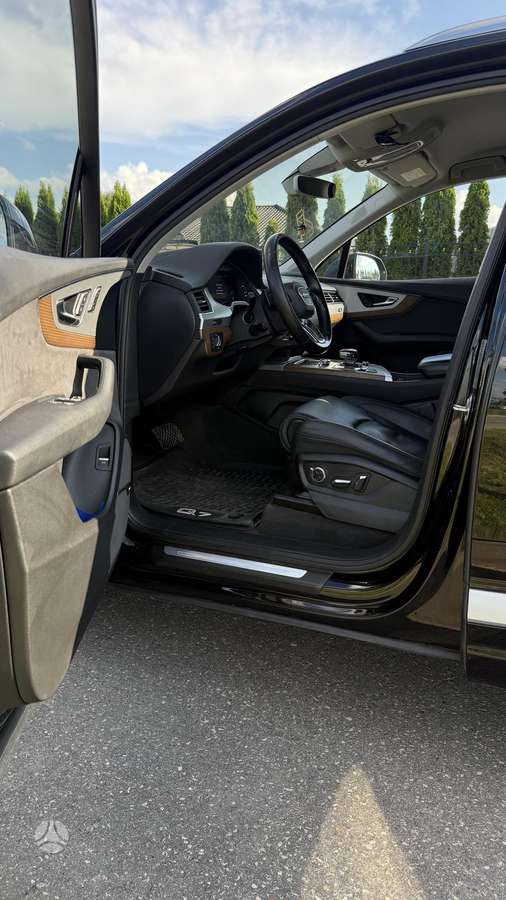 Audi Q7, 3.0 l., off-road / crossover
