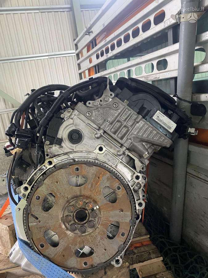 BMW 730 variklio detalės