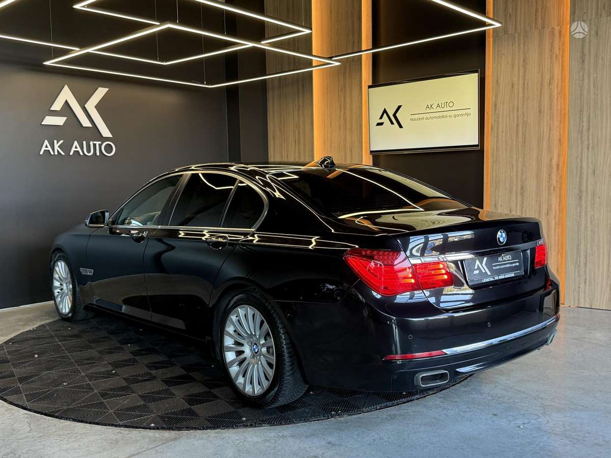 BMW 740, 3.0 l., Седан