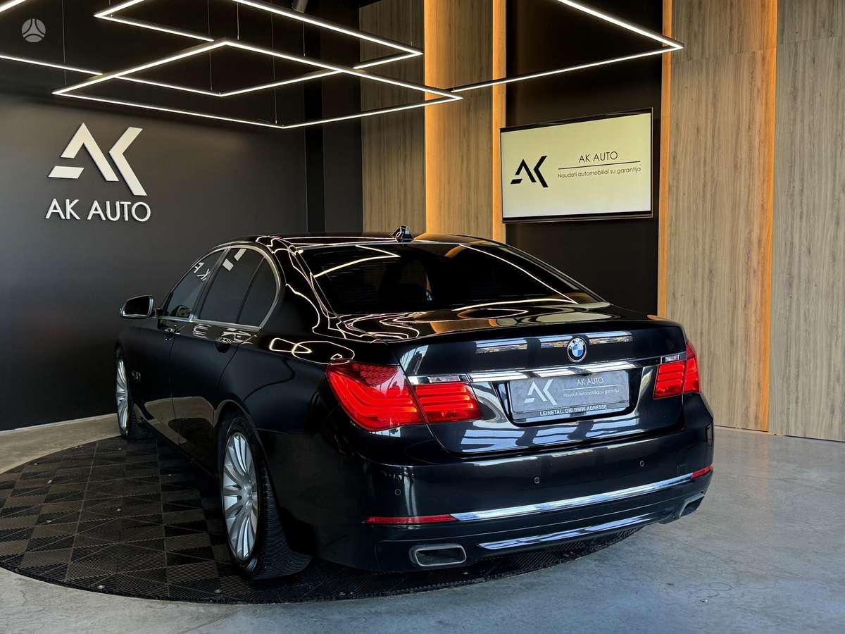 BMW 740, 3.0 l., Седан