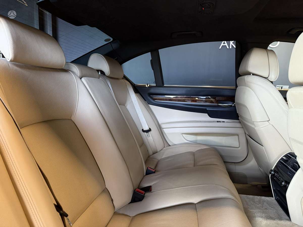 BMW 740, 3.0 l., Седан