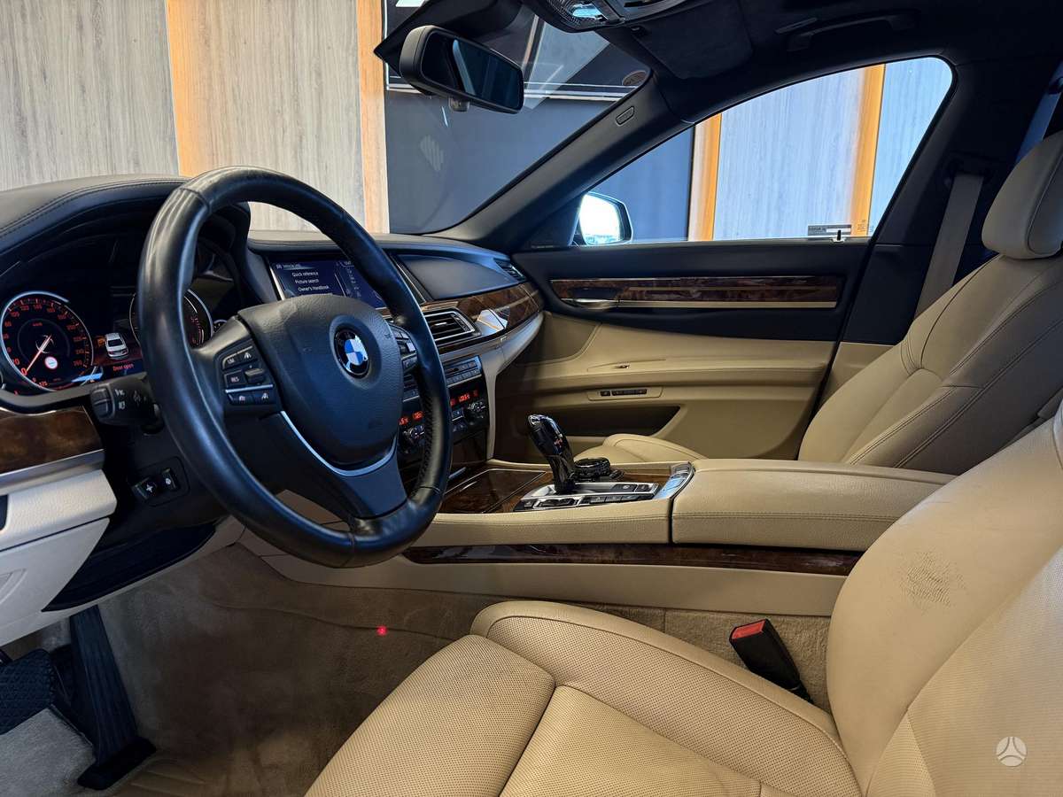 BMW 740, 3.0 l., Седан