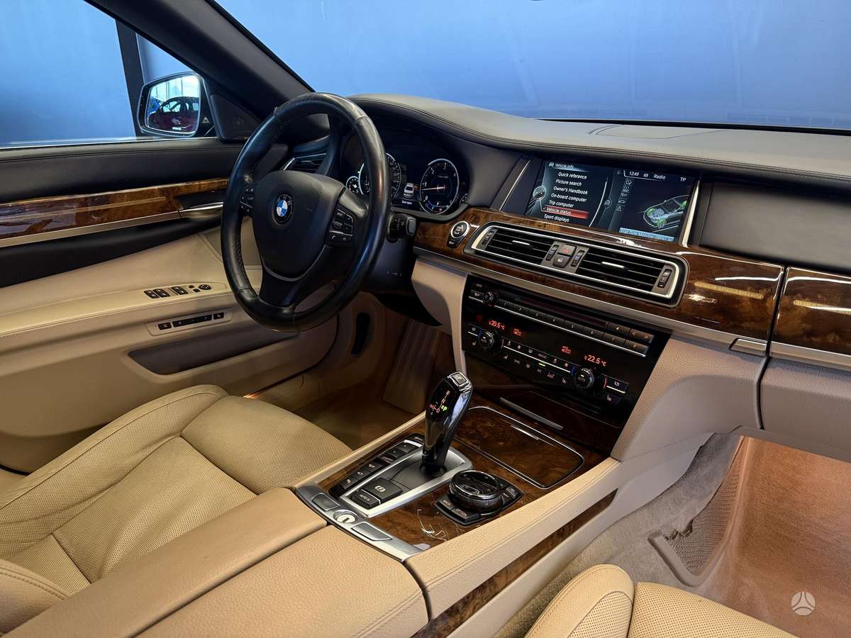 BMW 740, 3.0 l., Седан
