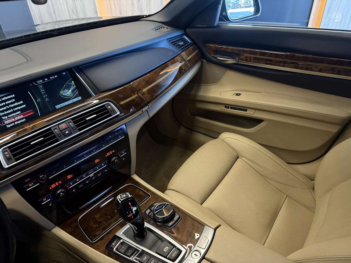 BMW 740, 3.0 l., Седан