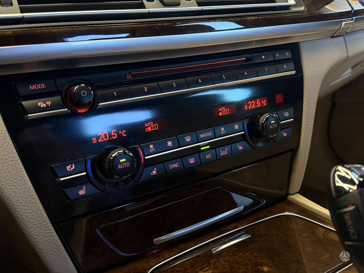BMW 740, 3.0 l., Седан