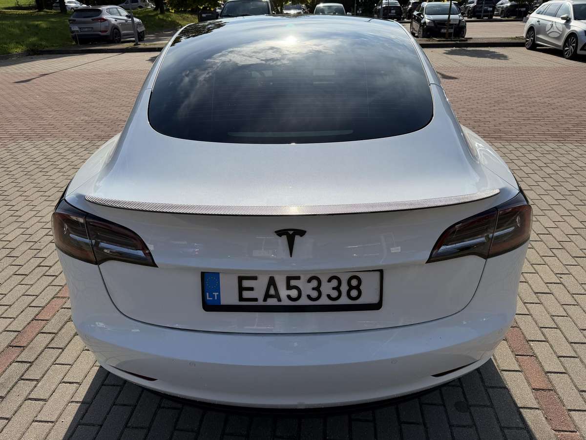 Tesla Model 3, sedans