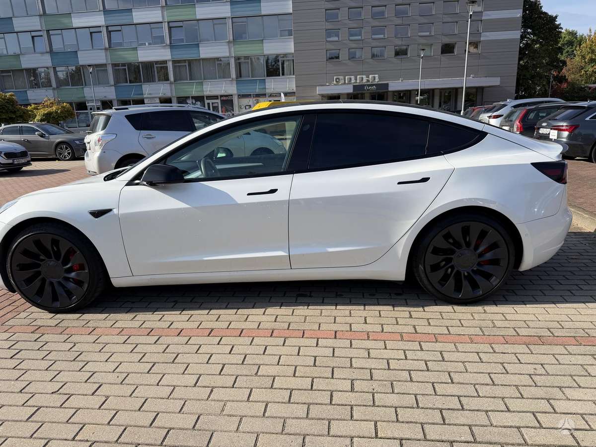 Tesla Model 3, sedans