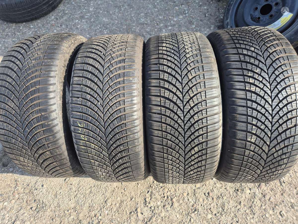 Goodyear, all-season 235/40 R19
