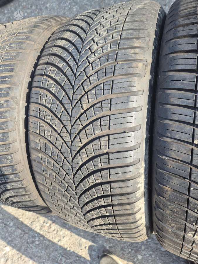 Goodyear, universalios 235/40 R19