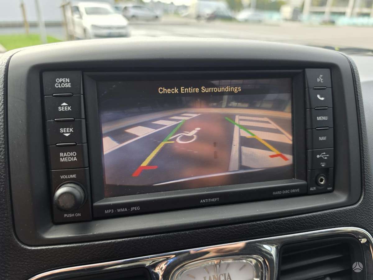 Lancia Voyager 2013 — rear view