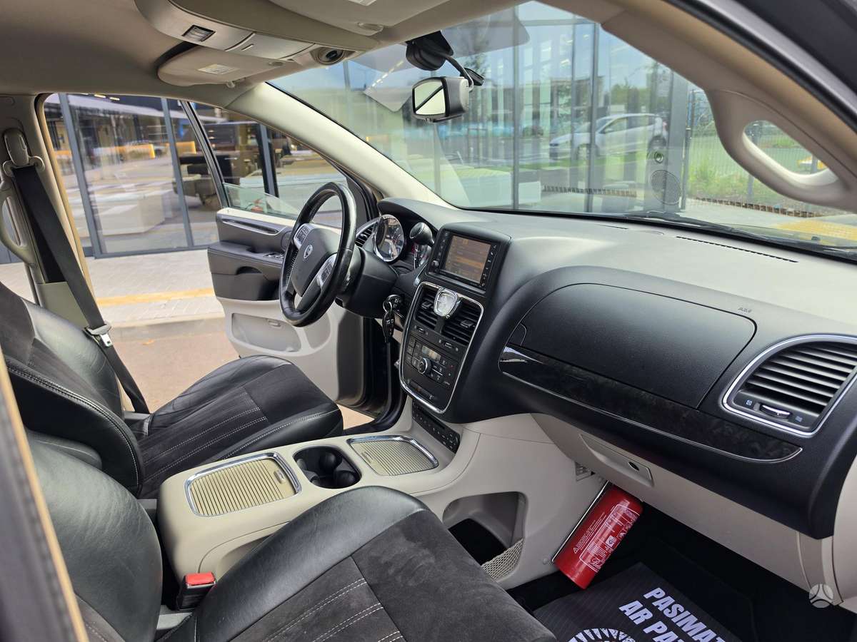 Lancia Voyager, 2.8 l., Минивэн