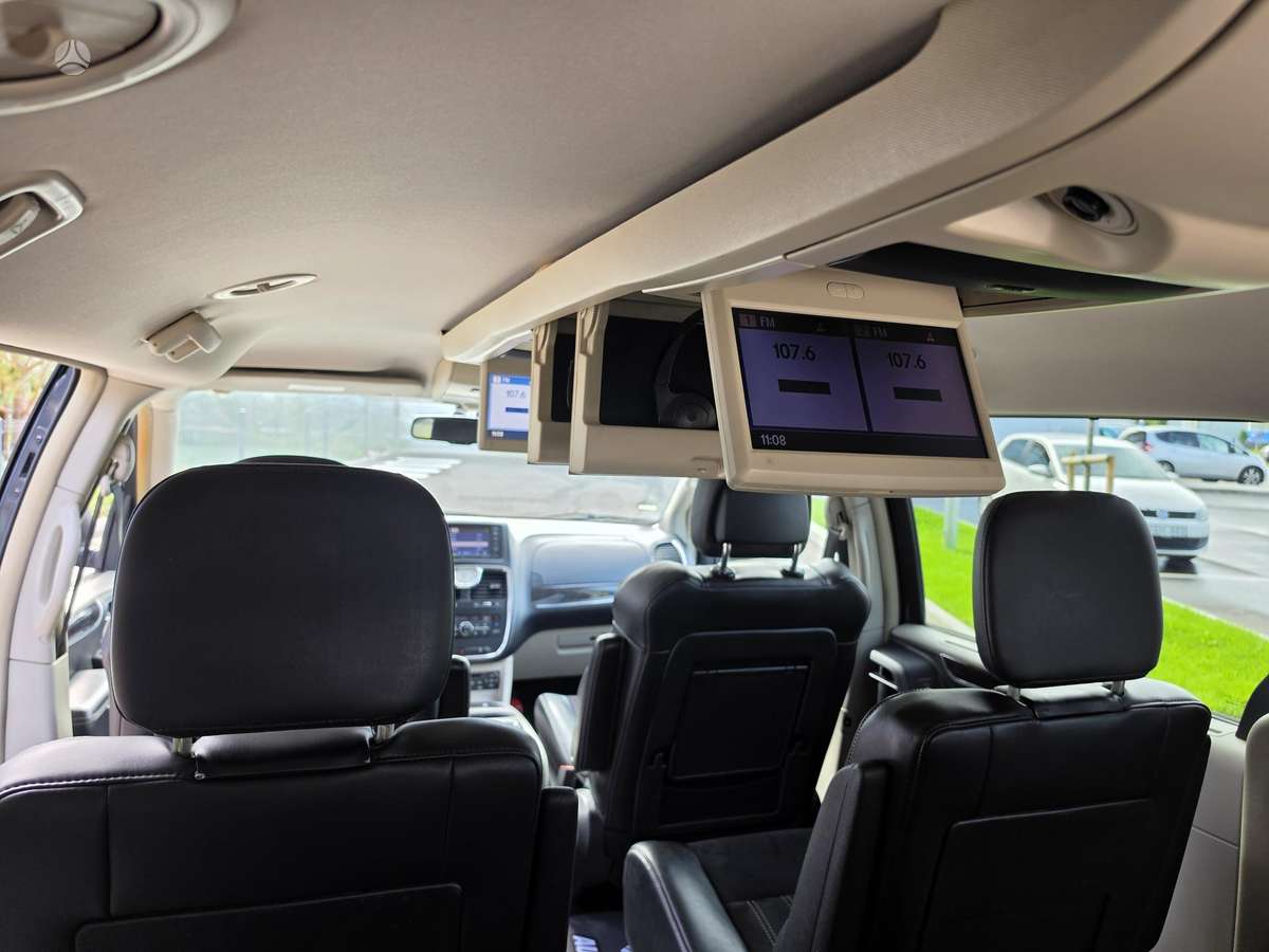 Lancia Voyager 2013 — photo 19